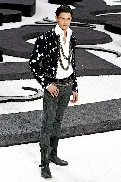 Look 8